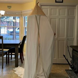 5/$20🎈🎈🎈Gold and white small canopy